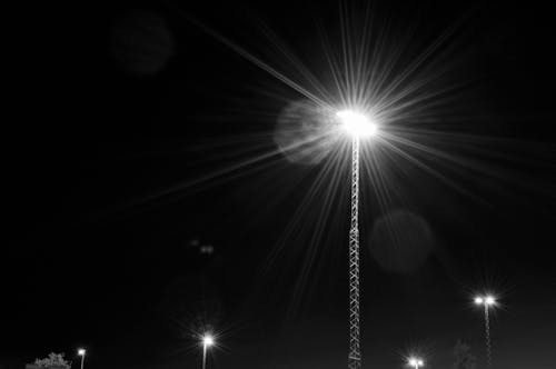 Foto profissional grátis de iluminação pública, luzes, monocromático