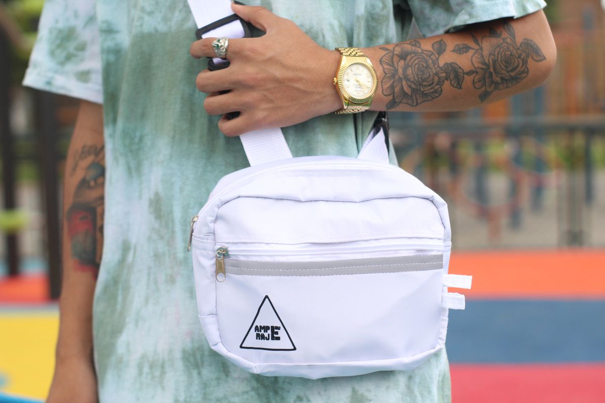 Sling bag và túi đeo chéo phong cách streetwear nam