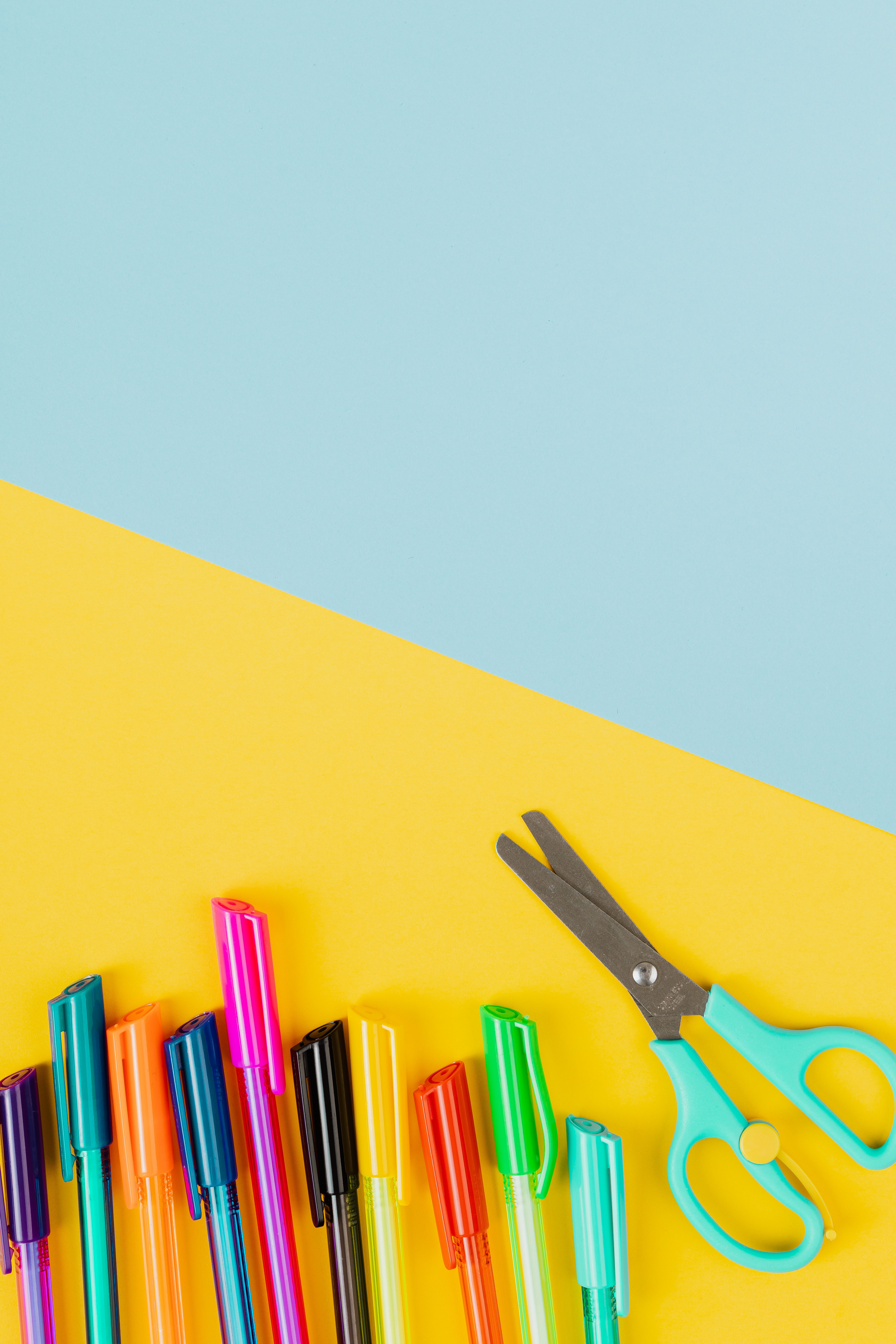 Assorted-color Pens · meta.free_stock.photo