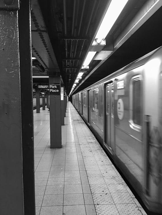 Darmowe zdjęcie z galerii z architektura, czarno-biały, metro
