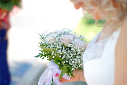 Free A Bride Holding a Bouquet of Flowers Stock Photo
