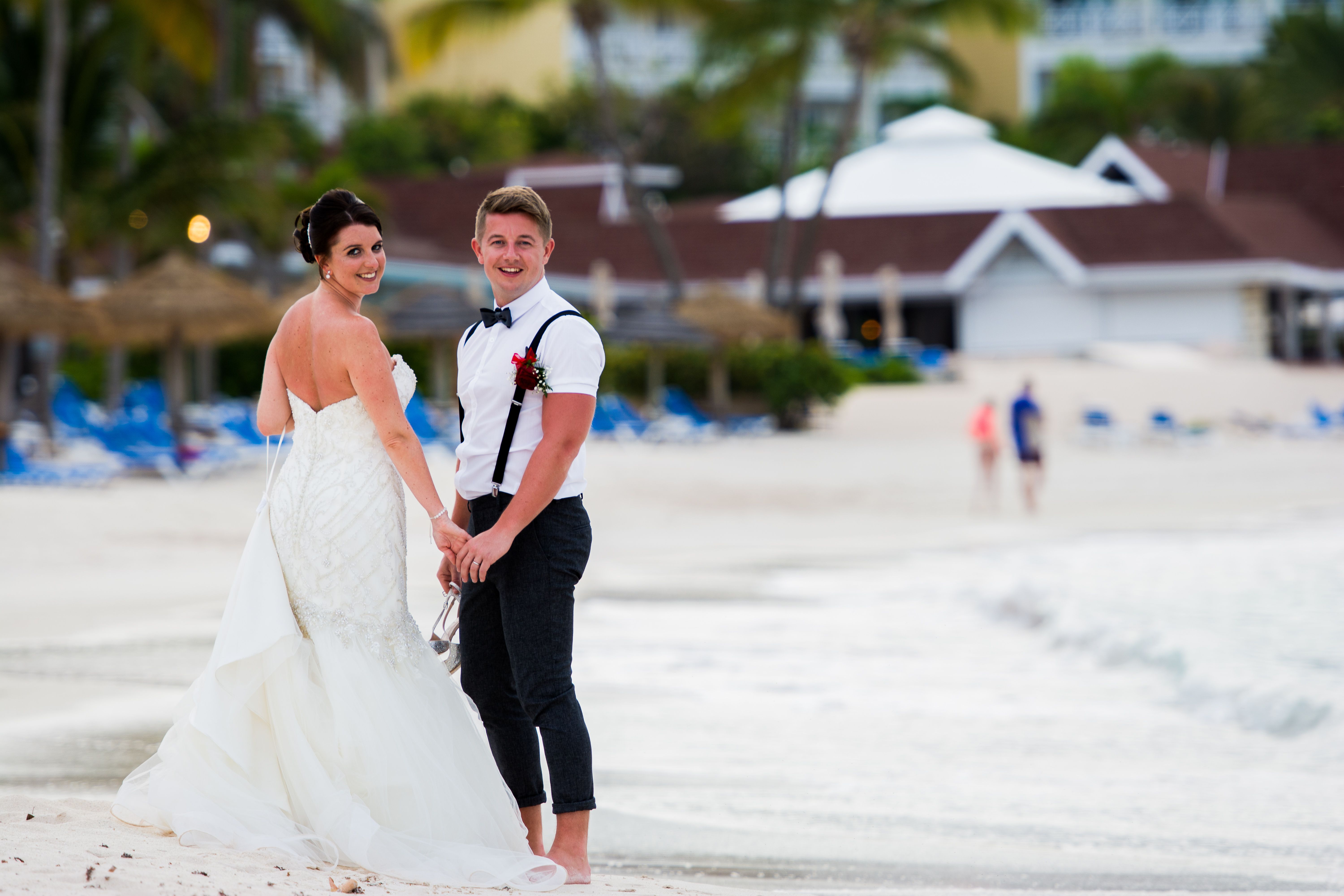 How to Plan a Beach Wedding Look That Feels Effortless, Polished, and Actually Practical