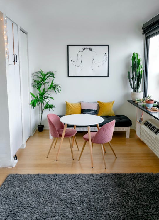 Kostenlos Zeitgenössisches Zimmerinterieur Mit Möbeln Und Teppichboden Stock-Foto