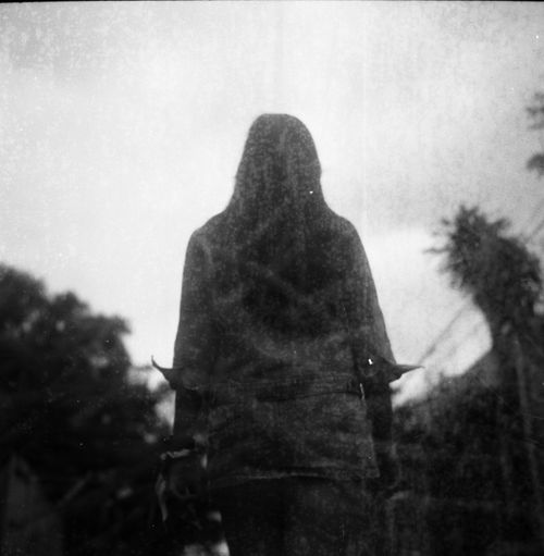 Free Artistic black and white photo of a woman walking outdoors, offering a nostalgic and mysterious vibe. Stock Photo