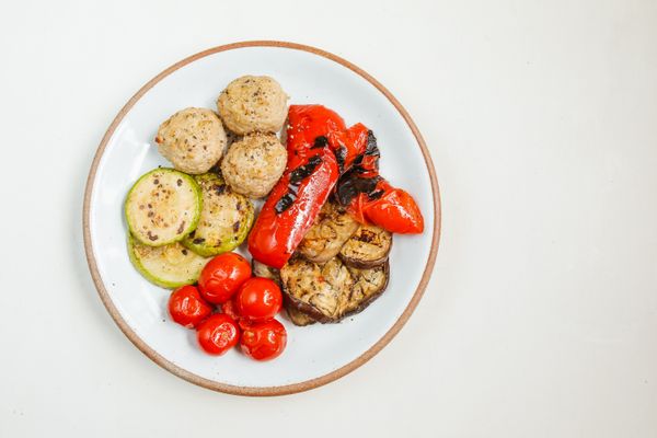 Roasted carrots and meatballs plated from above, photo by Polina Tankilevitch on Pexels