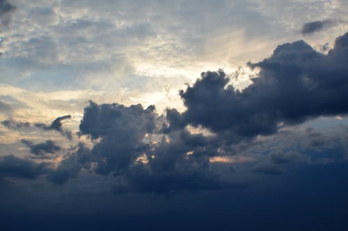 bulut denizi, bulut oluşumu, bulutların üzerinde içeren Ücretsiz stok fotoğraf