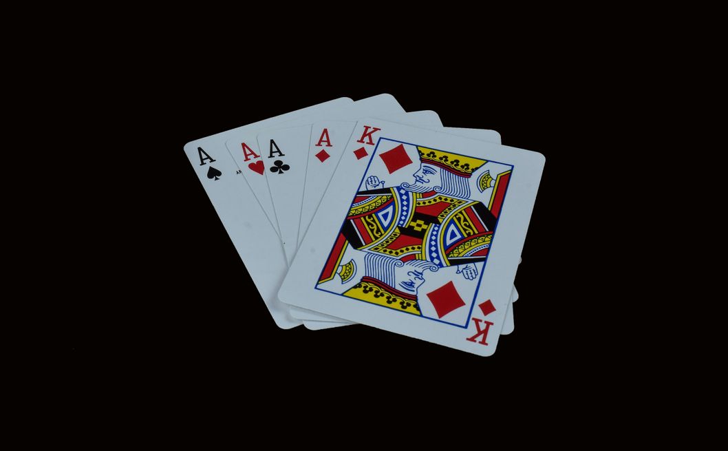 Online Casino: Spielautomaten und Live-Spiele im Überblick