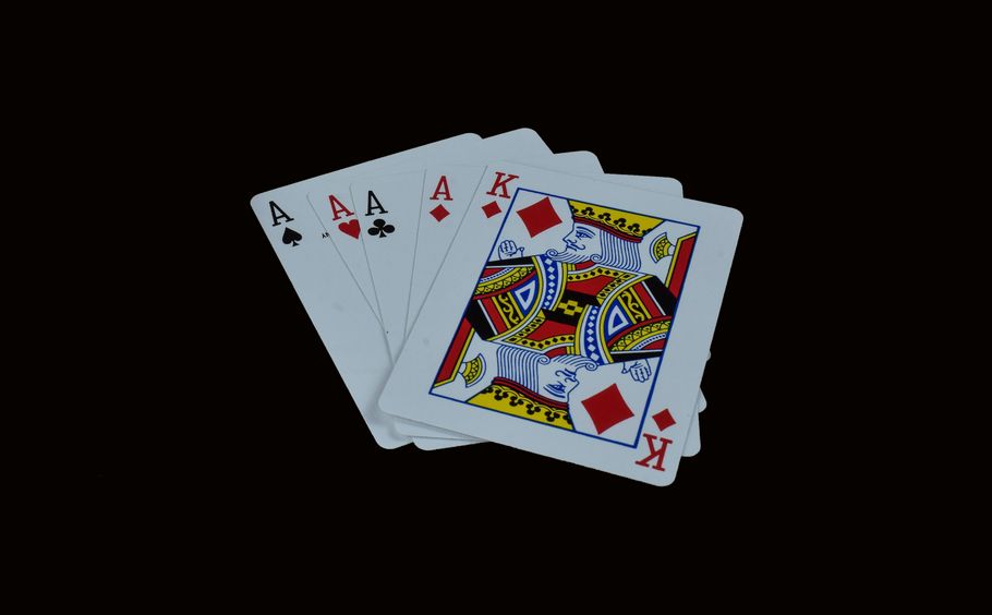 Online Casino: Spielautomaten und Live-Spiele im Überblick