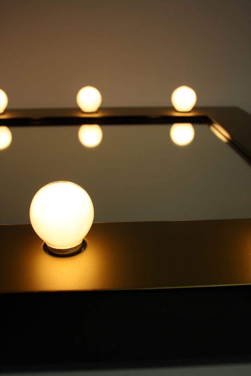 Vanity mirror with glowing bulbs