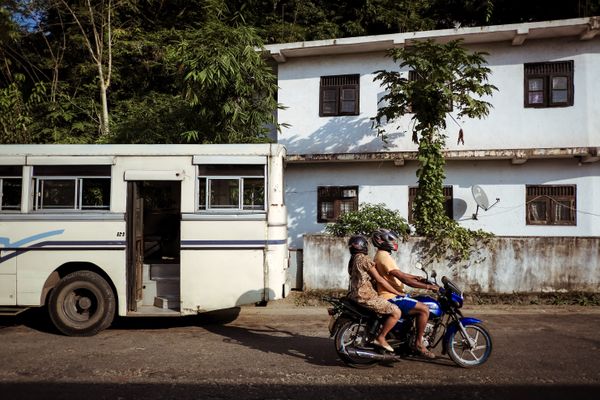 Backpacking South Sri Lanka: Hostels, Buses and the Cheapest Way to Do It (2026)