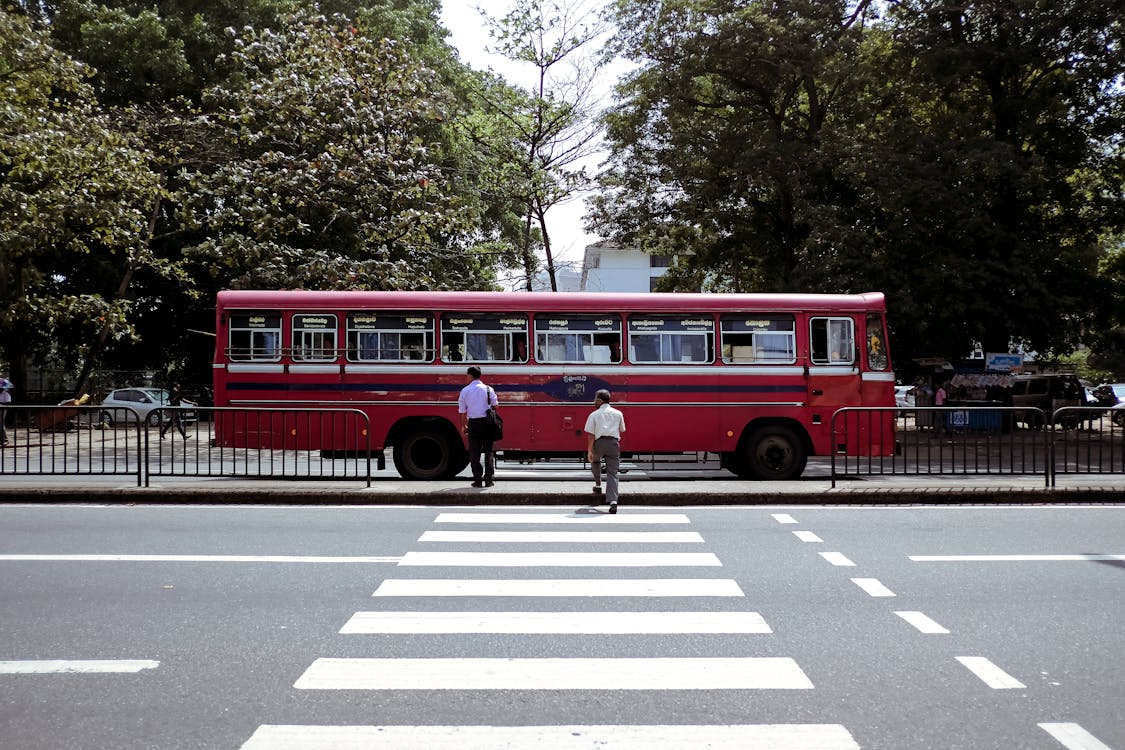 Foto profissional grátis de andando, cidade, cidades