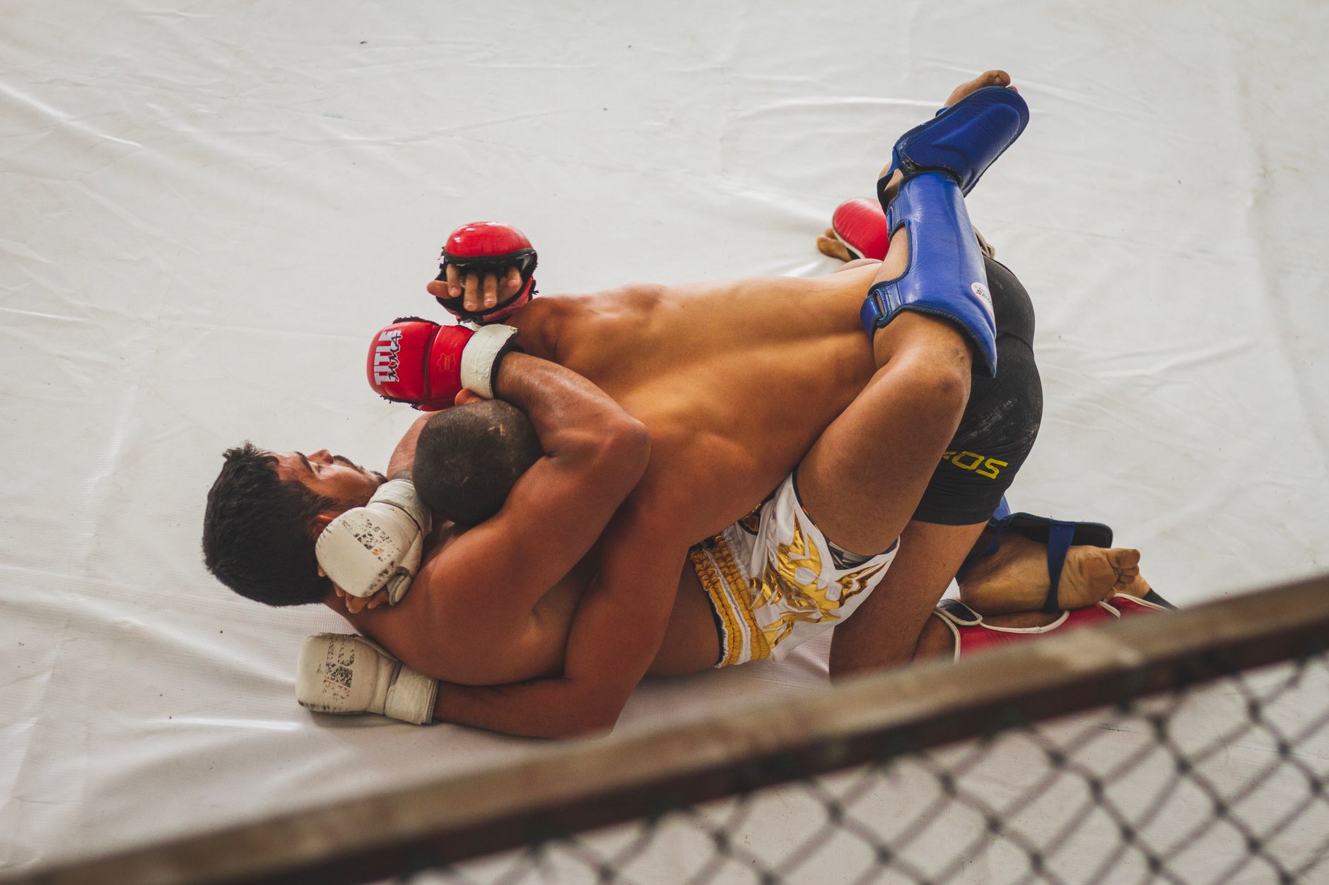 La caída de un hablador: un nocaut en MMA que define carreras