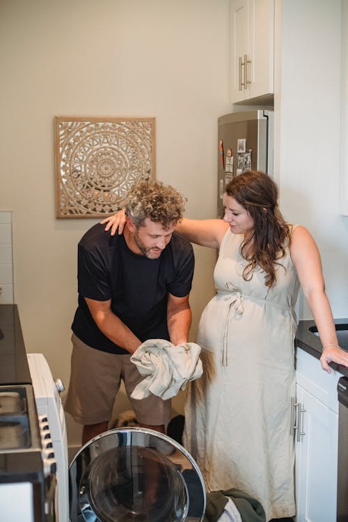 Free Husband helping wife to wash clothes Stock Photo