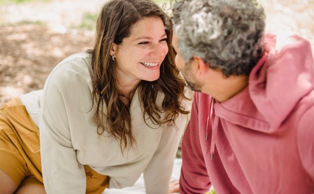 Online dating: starting a conversation on a niche platform