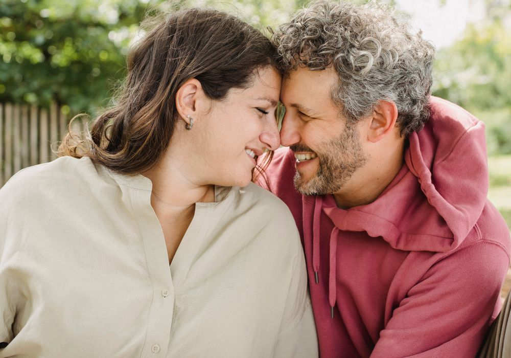 Asiaflame Com Review: Choosing the Right Platform for Serious Relationships coppia che si incontra per un appuntamento online
