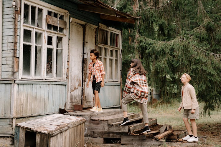 Teens Going Inside The Abandoned House