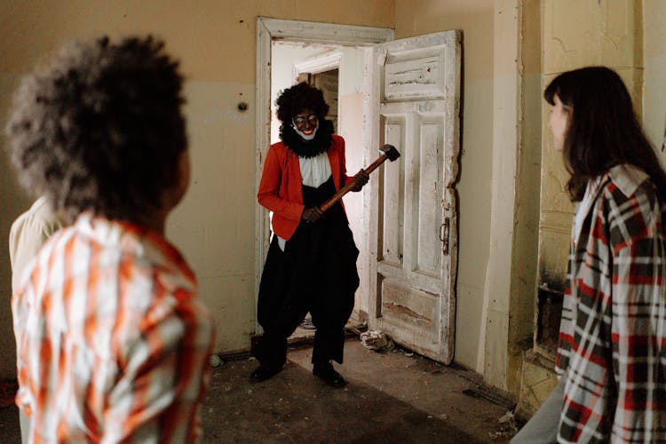 A Scary Clown Attacking The Teens Inside The Abandoned Building