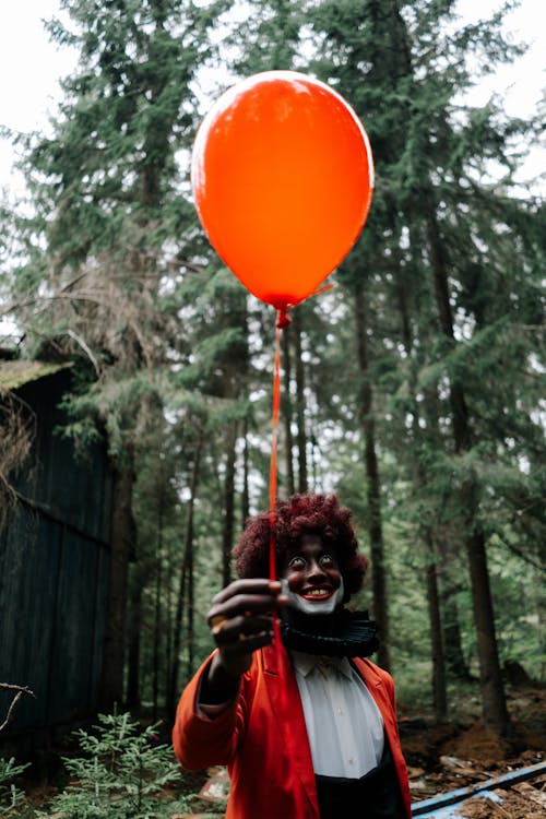 Foto stok gratis badut, balon, halloween