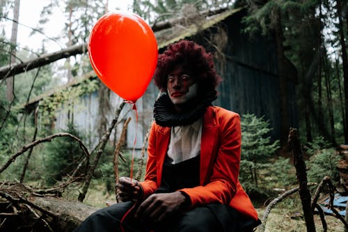 Scary Clown holding a Balloon