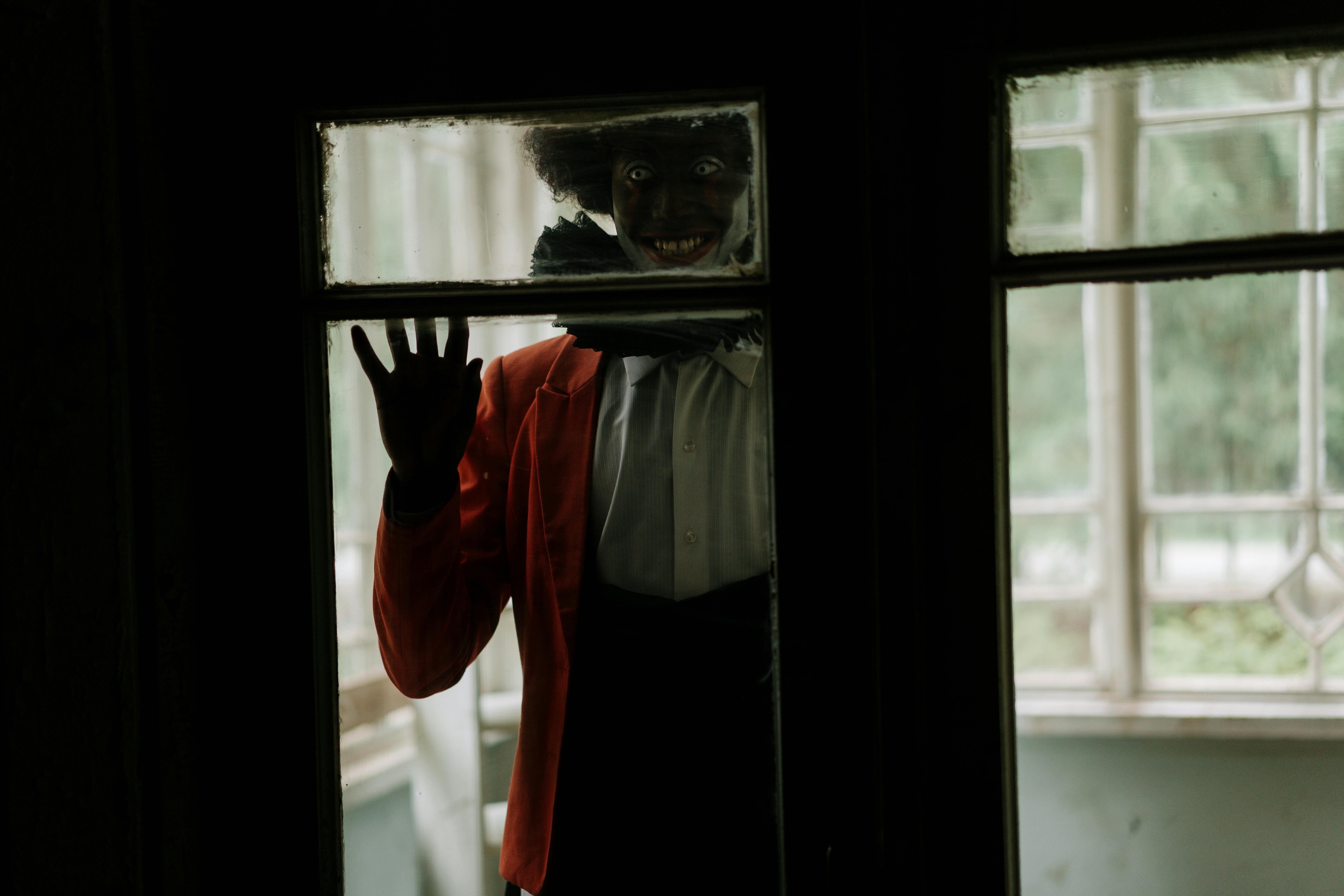 Download THE MAN FROM THE SCARY WINDOW Free for Android - THE MAN
