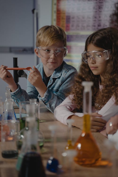 Gratis stockfoto met aan het leren, aan het studeren, bureau