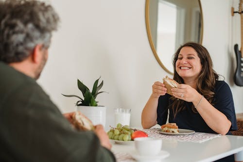 Free Happy young couple enjoying breakfast together at home Stock Photo
