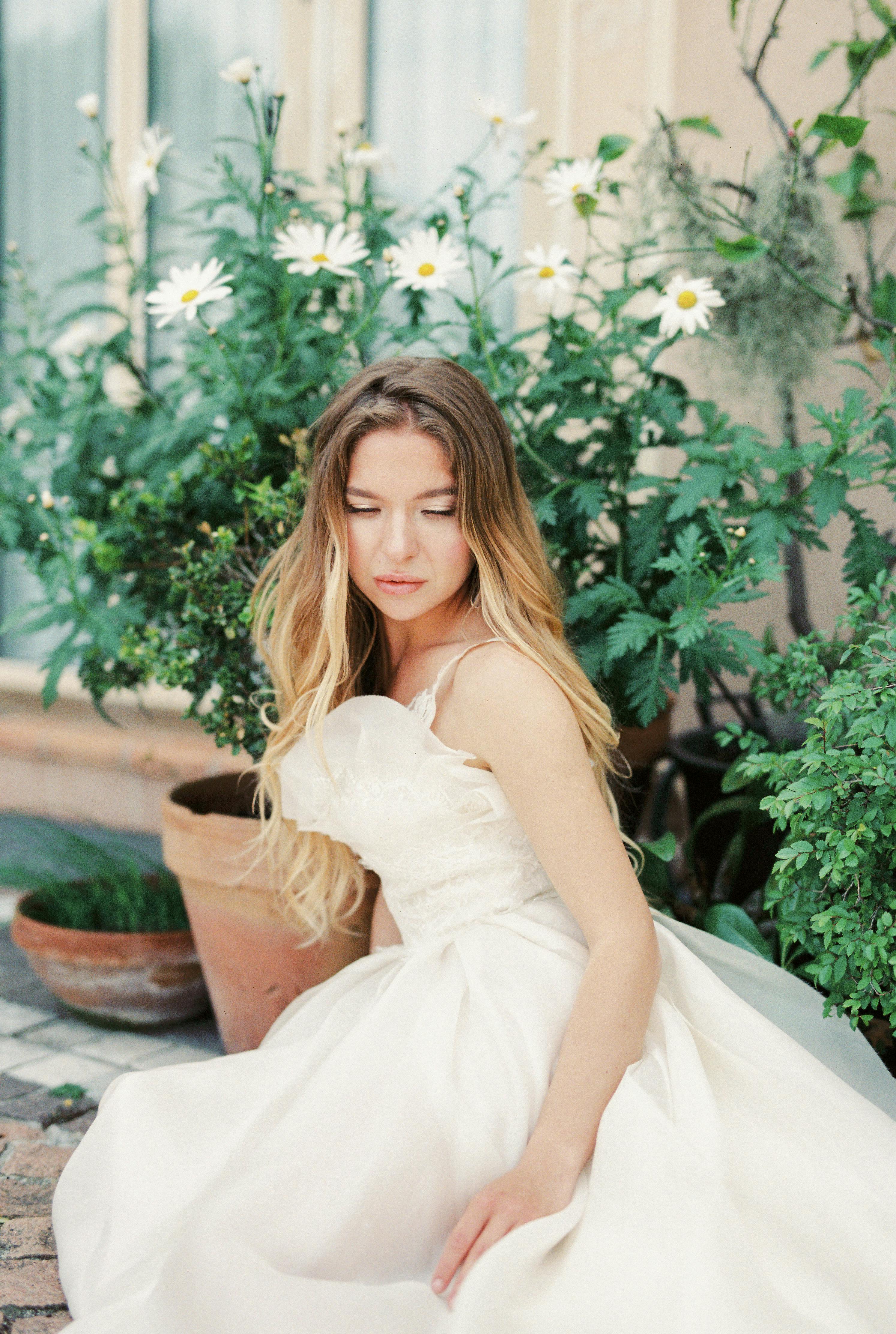 What You Should Wear When You Try on Wedding Dresses
