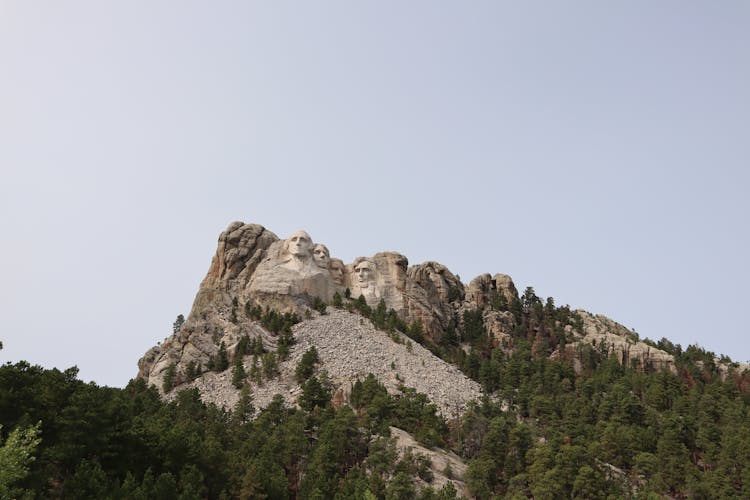 Sculpture Of Four USA Presidents On Top Of Mount Rushmore