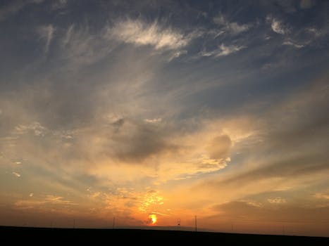 Serene sunset in Makhmur, Iraq with vibrant clouds and open sky.