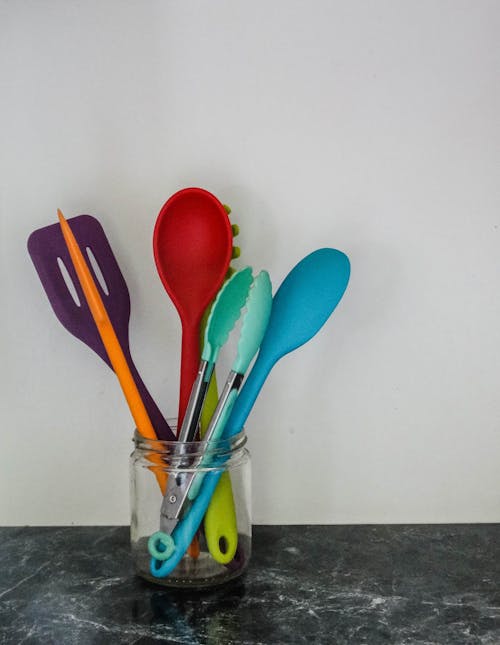 구색을 갖춘, 다채로운, 주방 용품의 무료 스톡 사진