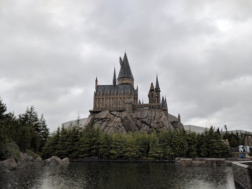 Free Hogwarts Castle near Body of Water  Stock Photo