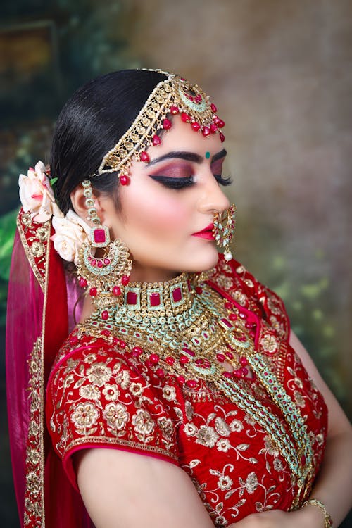 Indian woman wearing traditional bridal clothes with accessories and makeup  · Free Stock Photo