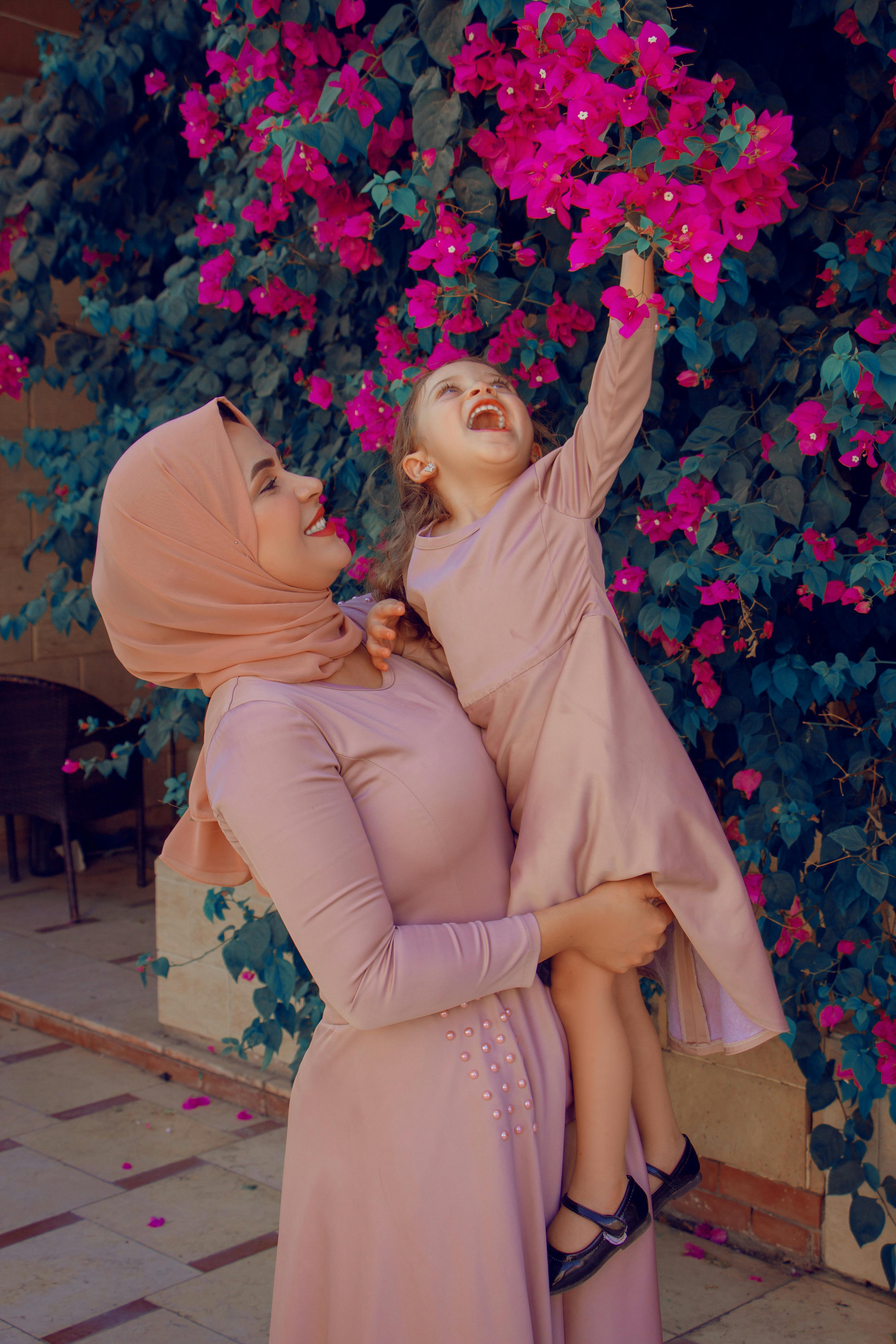 Man Holding Woman's Neck · Free Stock Photo