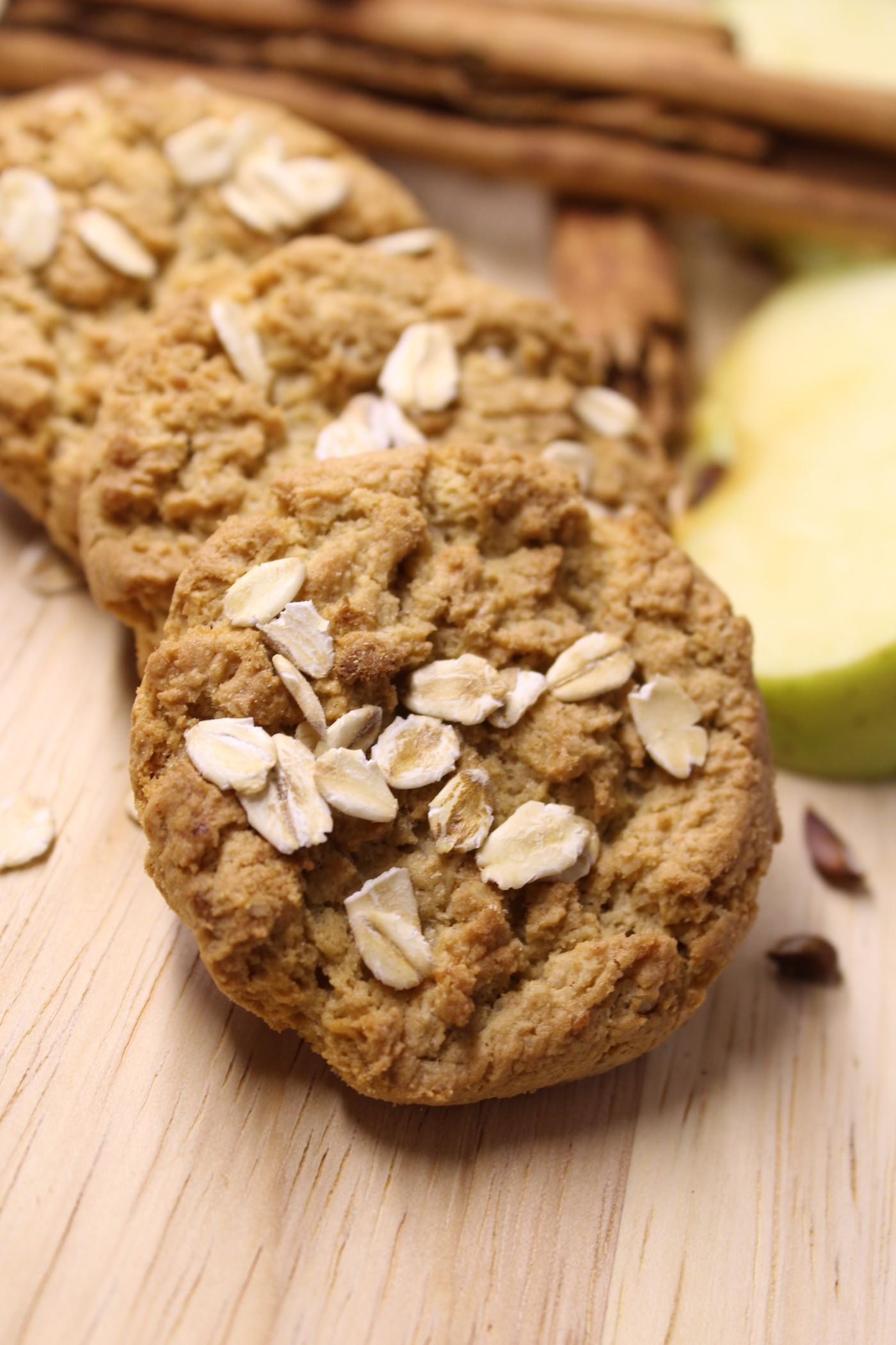 Gros plan sur des biscuits à l'avoine empilés