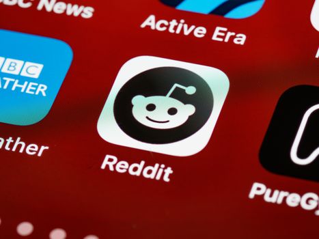 how to free up iphone storage reddit (2026 Guide)