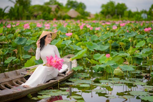 Безкоштовне стокове фото на тему «азіатська жінка, біла сукня, вишуканість» стокове фото
