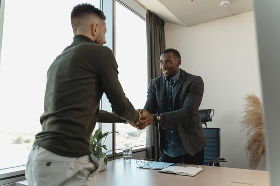 Automatizar altas y bajas de empleados en Sistema RED