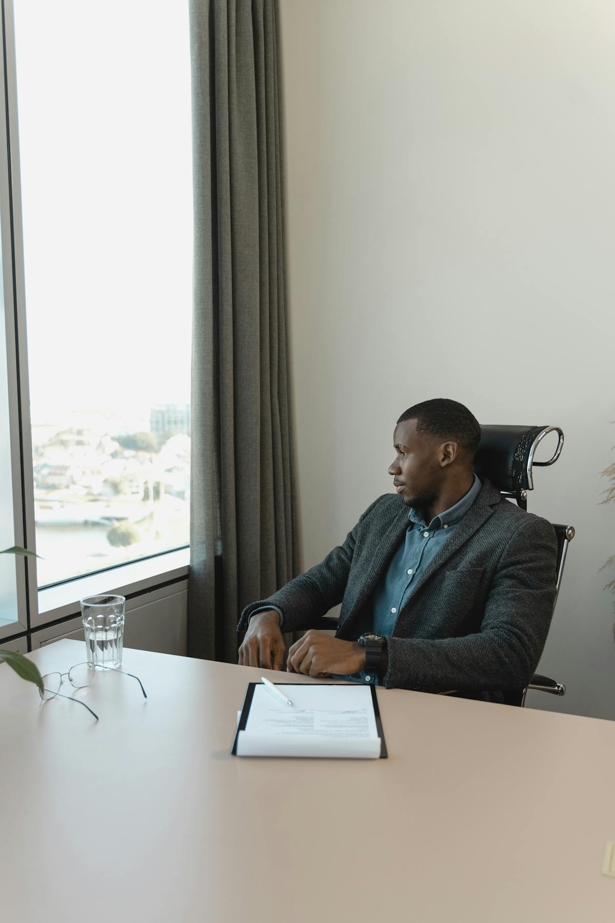 Cover image for Workplace Mobbing: Why Groups Turn on Individuals