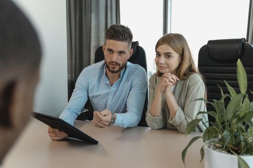 Free A professional business meeting with diverse team discussing strategies in an office setting. Stock Photo