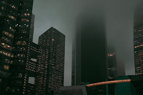 Kostnadsfri bild av byggnader, dimma, dimmig