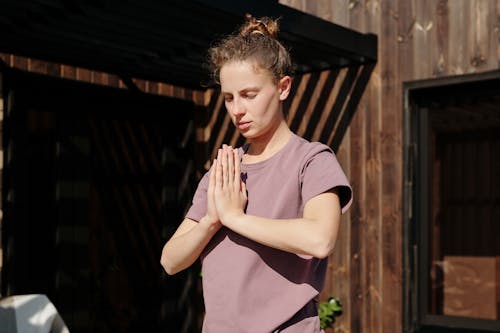 Fotobanka s bezplatnými fotkami na tému joga, meditácia, meditujúci