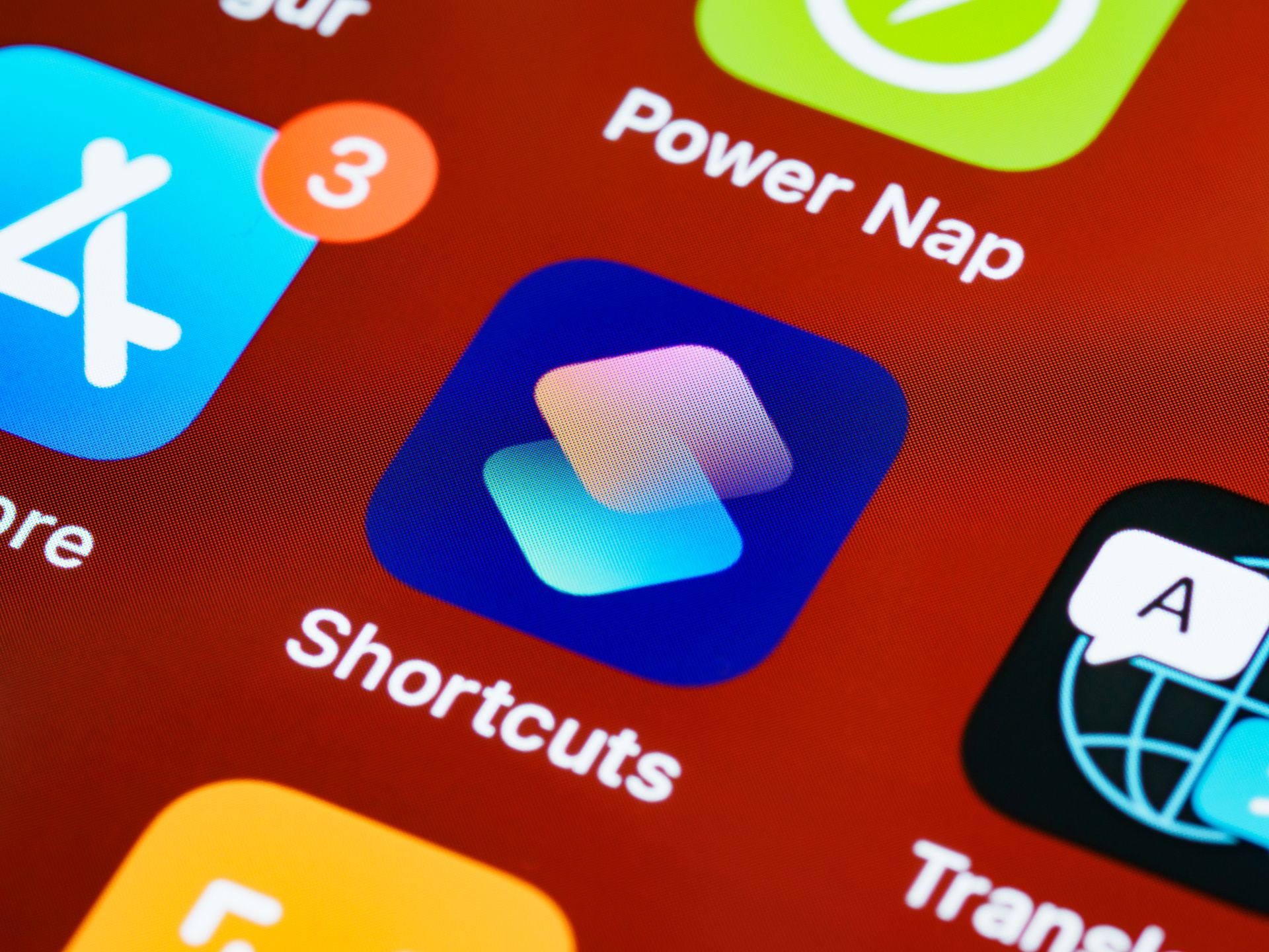 Iconos de aplicaciones mostrados en cuadrícula en la pantalla de un smartphone
