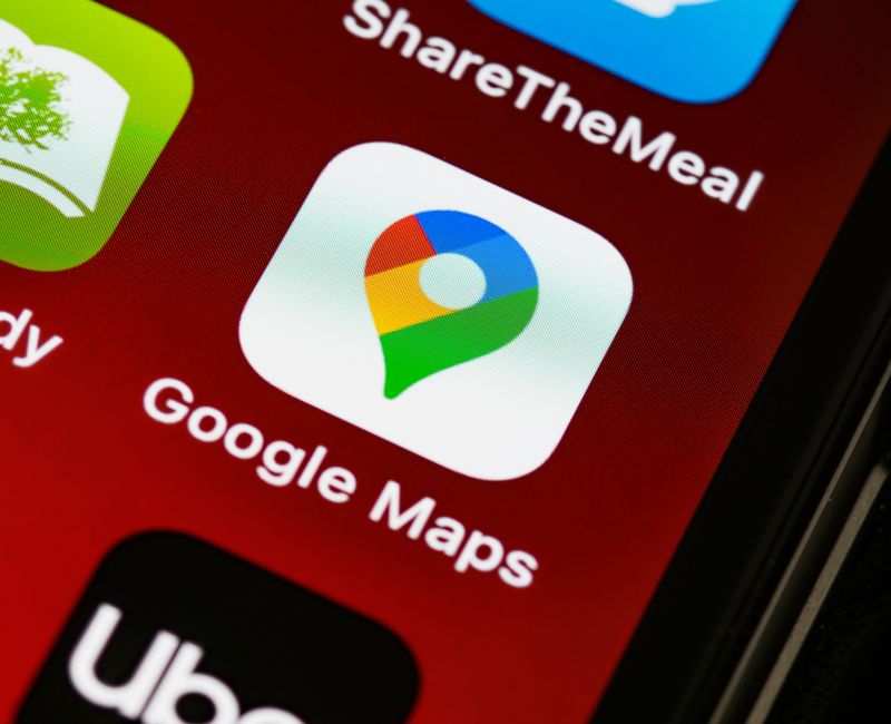 Illustratie van lokale zoekresultaten met Google Maps en Bedrijfsprofielen