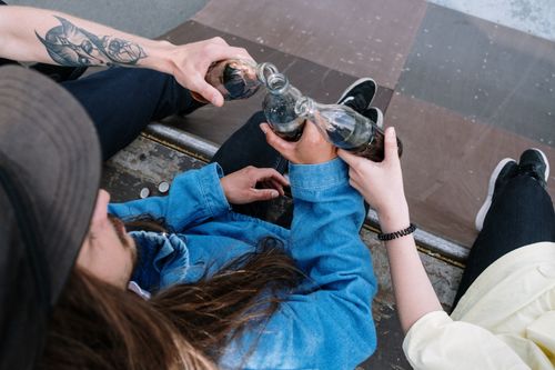 Free Three friends sharing sodas and spending time together at a skatepark. Stock Photo
