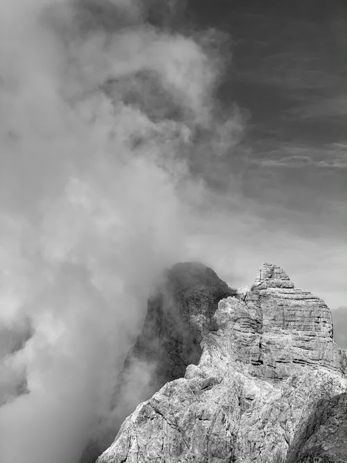 Free Monochrome view of rocky mountains shrouded in clouds, captured in Oberösterreich. Stock Photo