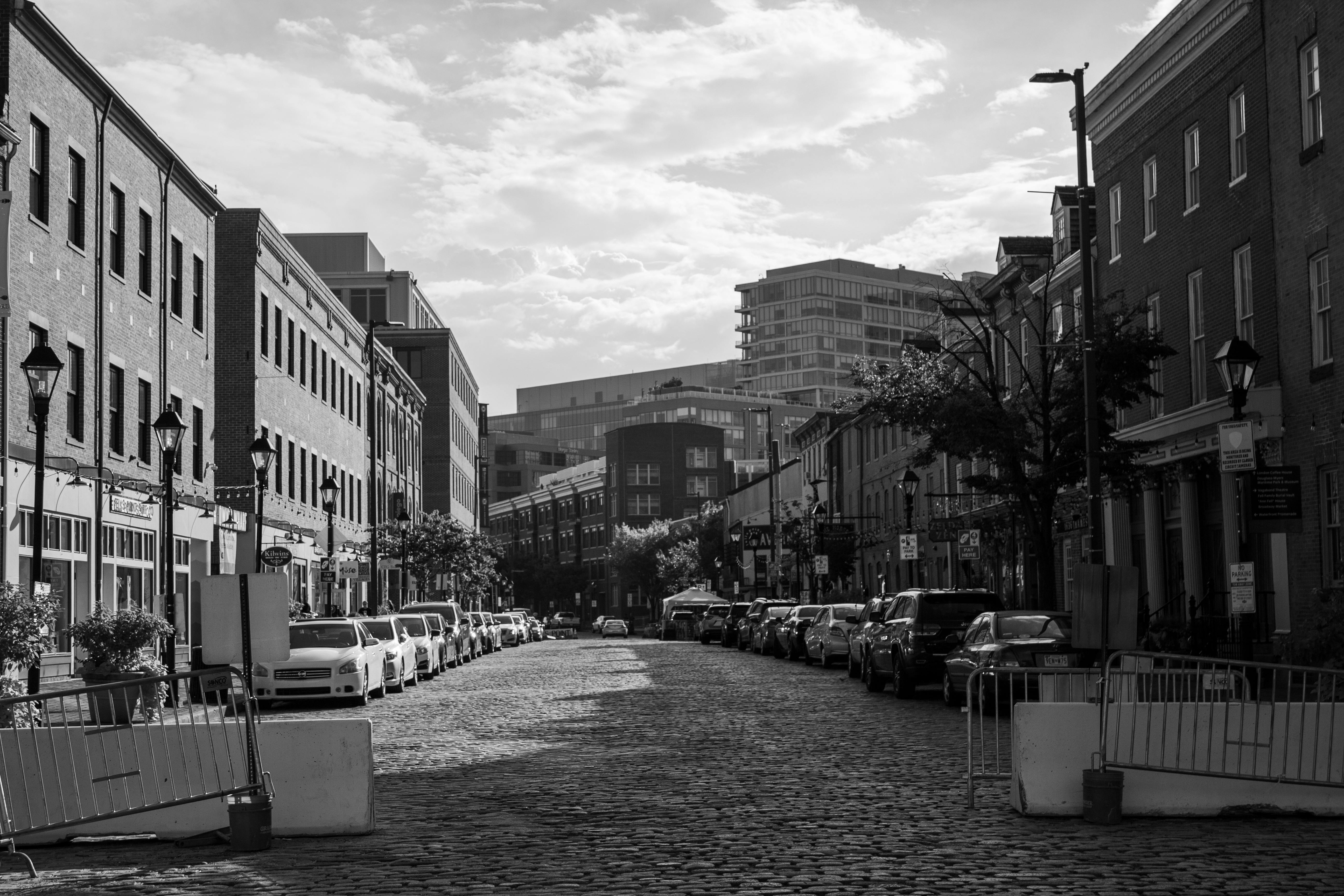 Street Sign of the 100 International Dr, Baltimore, Maryland, USA · Free  Stock Photo