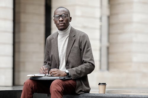 Kostnadsfri bild av afrikansk man, flintskallig, glasögon