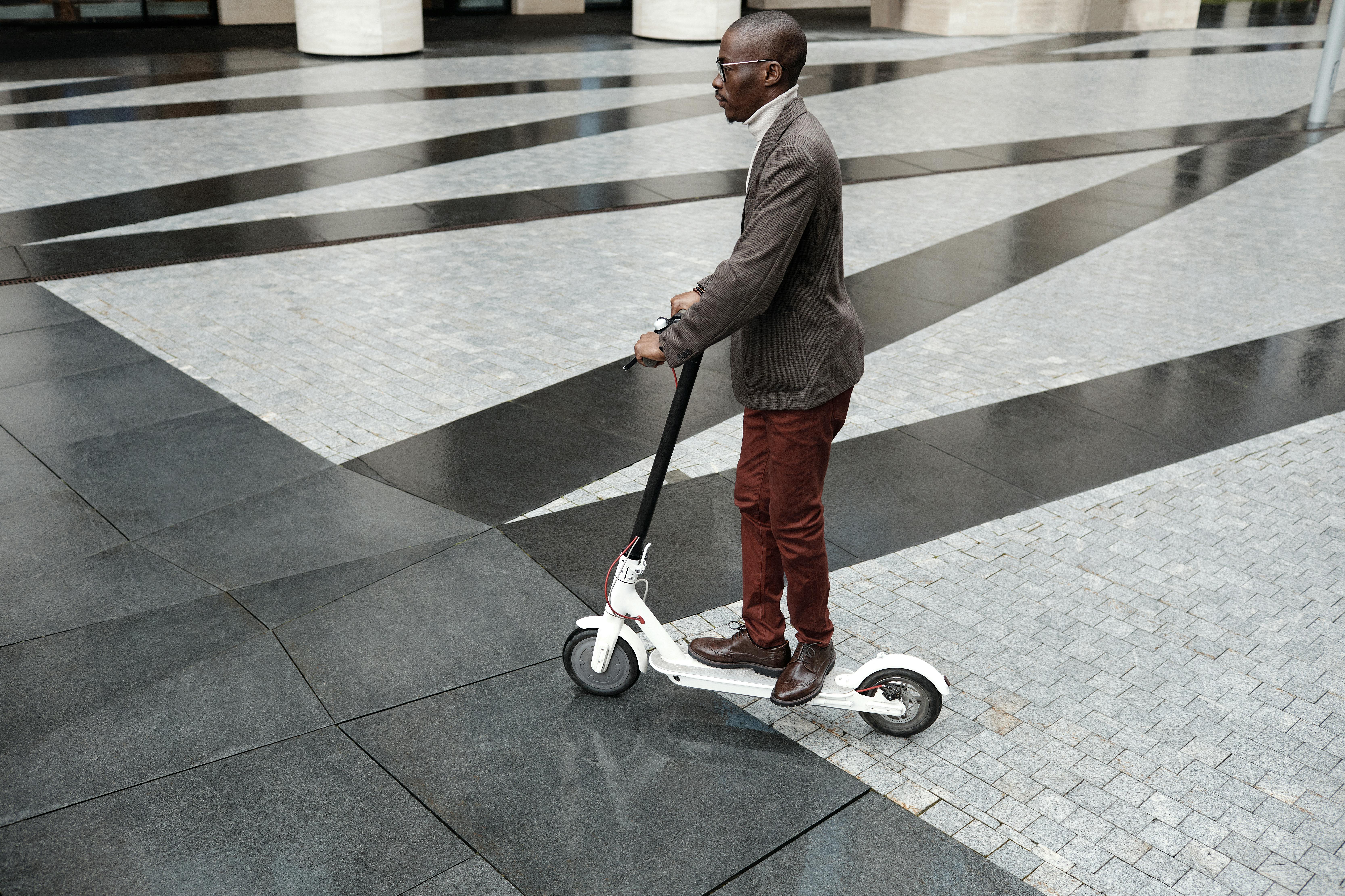 mobility mileage commuter options — Photo by Theo  Decker on Pexels