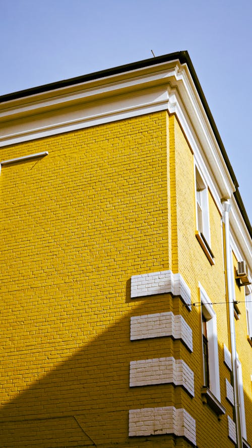 Gratis stockfoto met gebouw, geel, heldere lucht