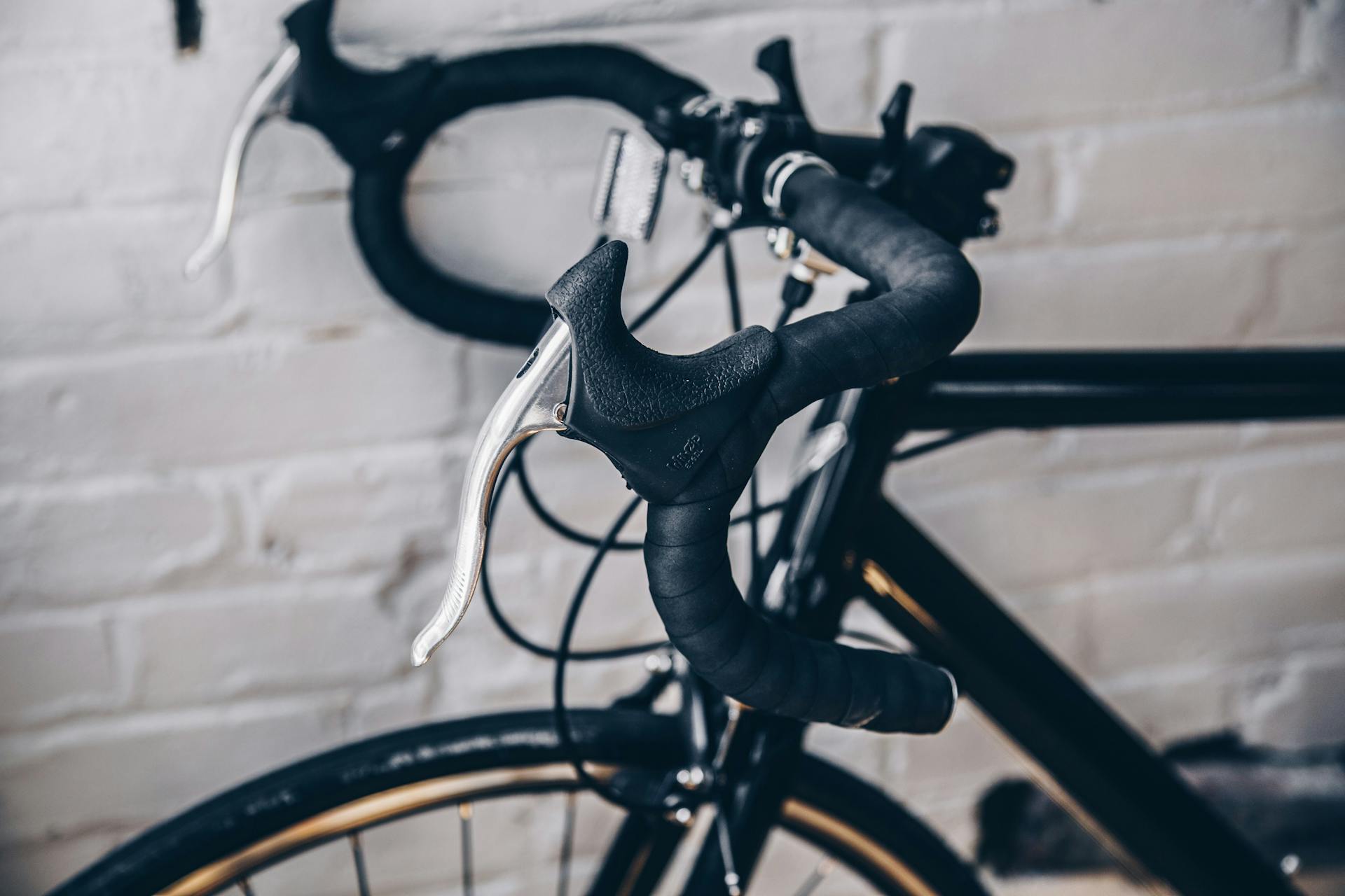 Detailed shot of bicycle handlebars and parts, showcasing modern cycling equipment.